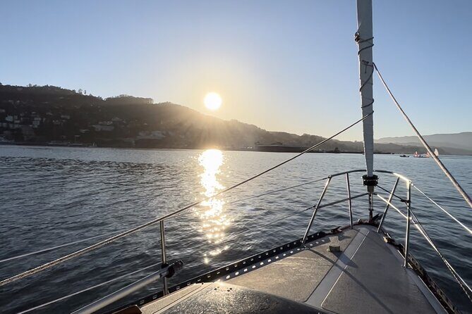 2hr. SUNSET Sailing Experience on San Francisco Bay - Drinks, snacks, and the interactive sailing part