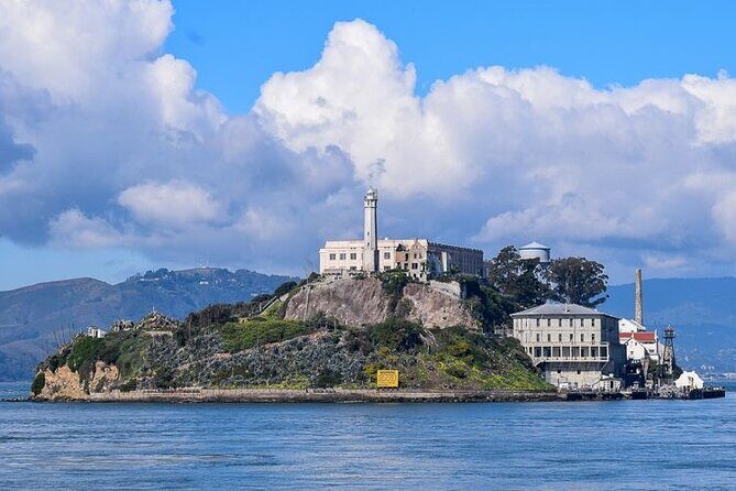 Alcatraz and City Tour Express - Chinatown on Grant Avenue and Stockton Street: where the tour tells you what matters