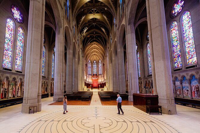 Expert-Led Guided Tour of Grace Cathedral in San Francisco - The one-hour itinerary on the main floor