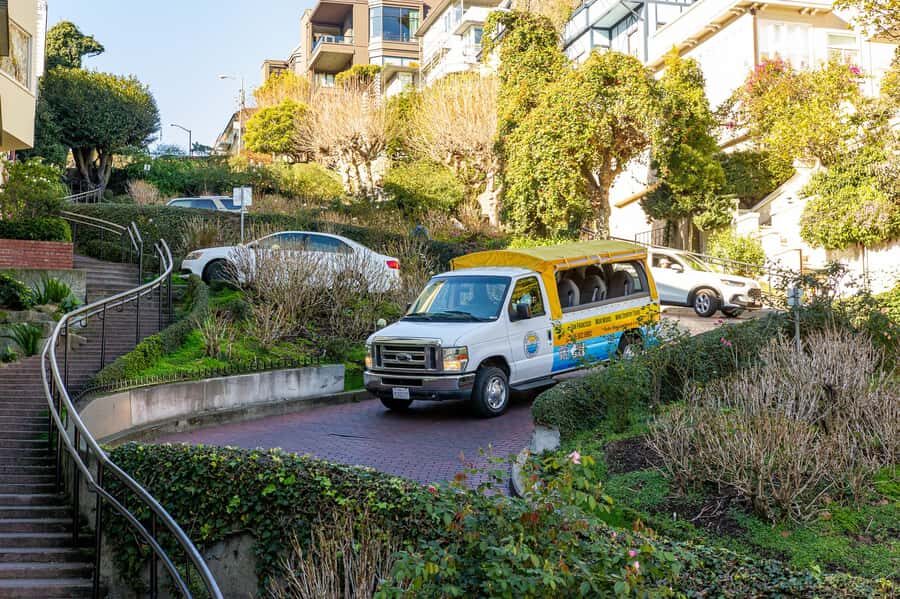 Lombard Leap: Lombard Street, Coit Tower and Chinatown Tour - Entering the route: meeting at Dylan’s Tours in Little Italy