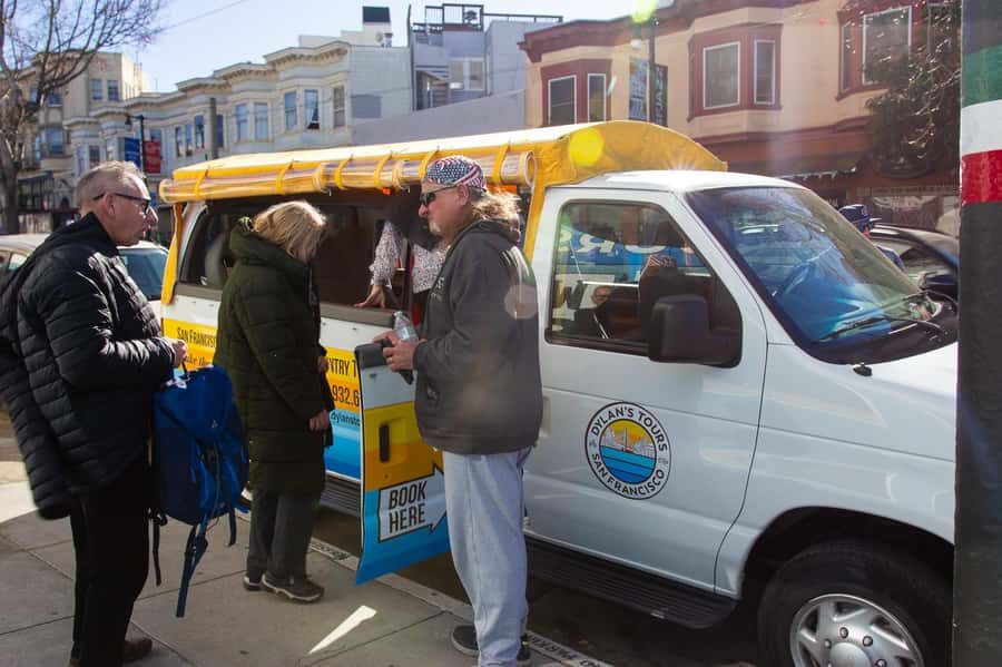 Lombard Leap: Lombard Street, Coit Tower and Chinatown Tour - Coit Tower photo stop on Telegraph Hill: the best view for your time