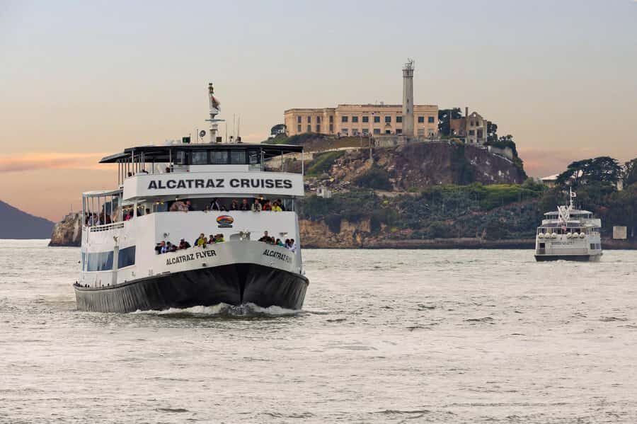 Lombard Leap: Lombard Street, Coit Tower and Chinatown Tour - Who should book this tour (and who might skip it)