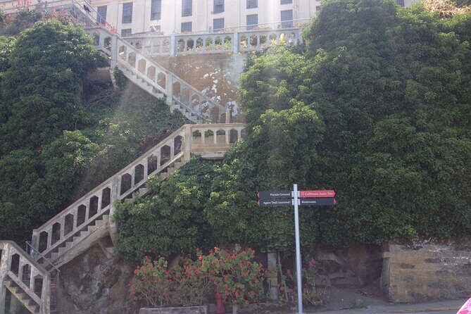 Official Alcatraz Tour Ticket with Ferry Rides From Pier 33 - Group Size and English Instruction: What It Means for Your Day