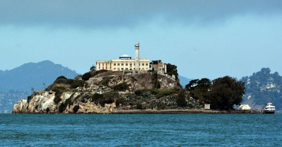 San Francisco: Alcatraz Island & 2 Hour Bike Rental - Alcatraz Island: Ferry Ride, Federal Penitentiary, and Views