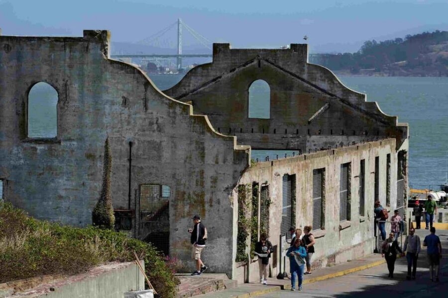 San Francisco: Alcatraz Island & Guided Muir Woods Tour - Sausalito After the Redwoods: Views, Shops, and Breathing Room