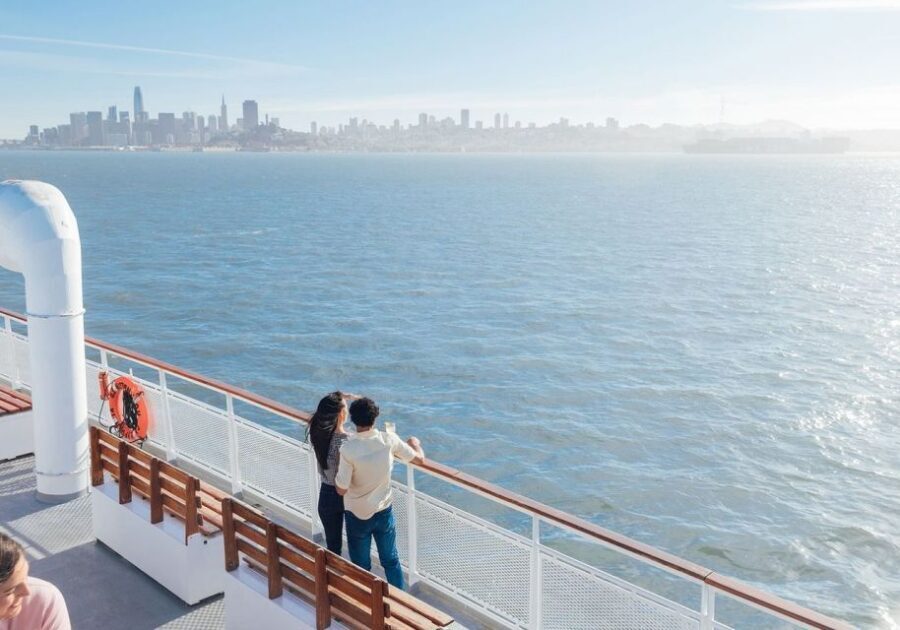 San Francisco: Christmas Day Buffet Brunch or Dinner Cruise - Key things to know before you go