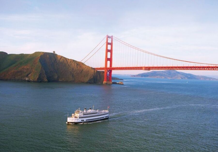 San Francisco: Christmas Day Buffet Brunch or Dinner Cruise - Iconic Bay views: Golden Gate, Bay Bridge, and Alcatraz