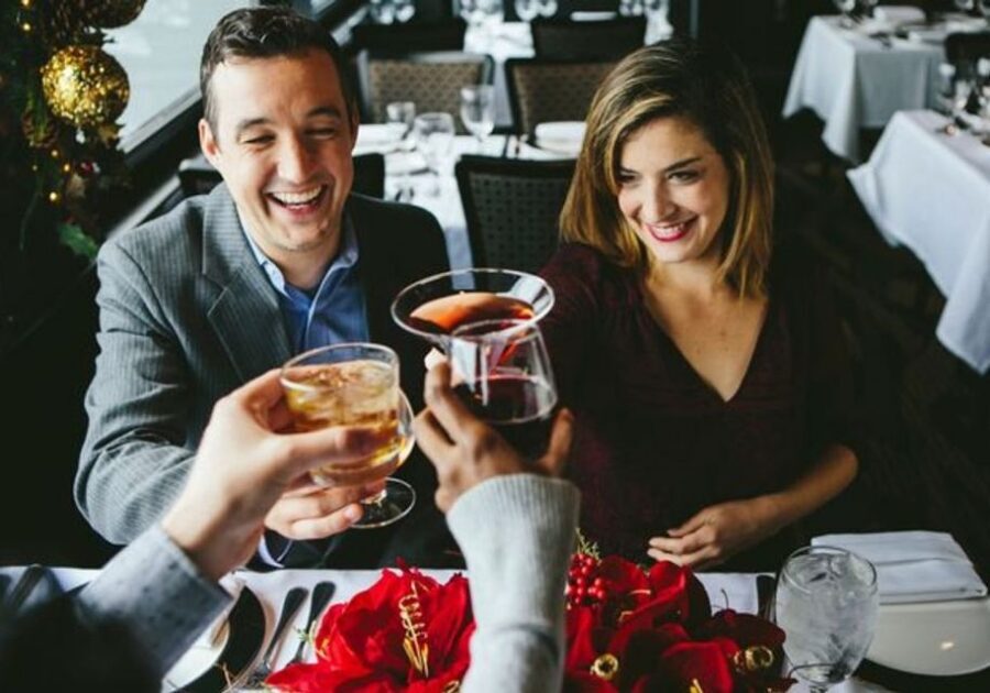 San Francisco: Christmas Day Buffet Brunch or Dinner Cruise - Live entertainment and holiday décor: the mood factor