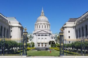 San Francisco City Small Group Morning Tour - Downtown hits: Dewey Monument and the mix of department stores and art