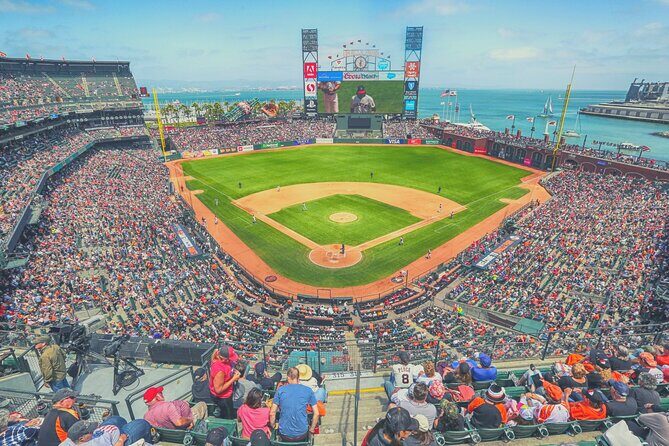 San Francisco Giants Baseball Game at Oracle Park - What to wear and bring: the San Francisco night factor