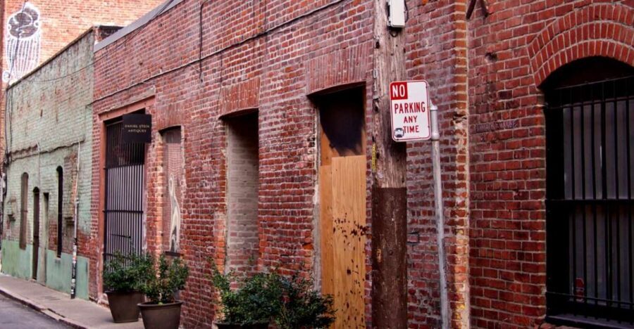 San Francisco: Gold, Greed, and Gunslingers Walking Tour - The ship-hull saloon and the reality of shanghaied sailors