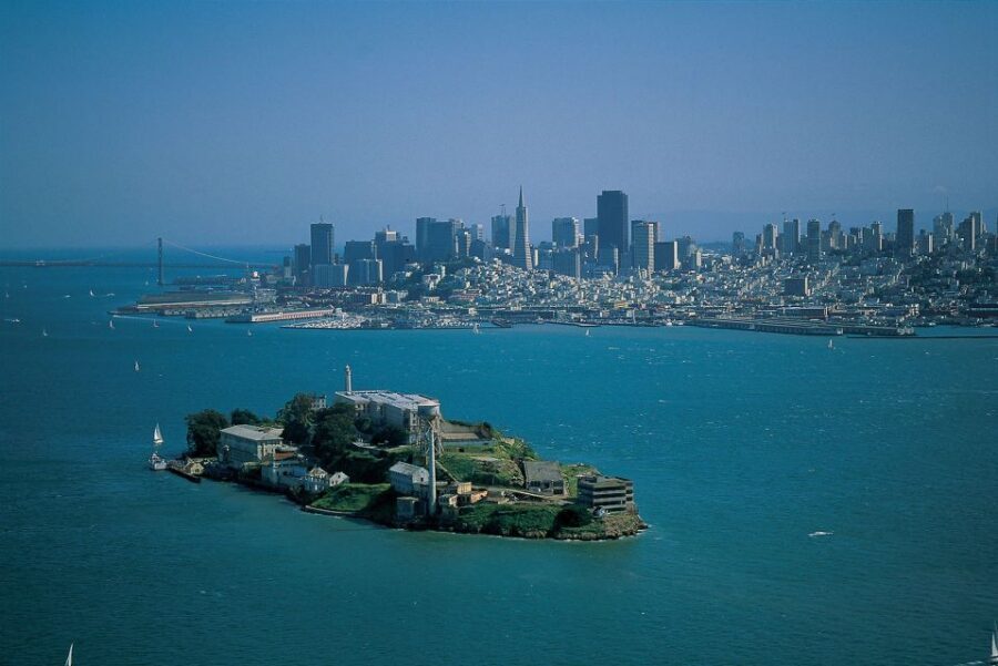 San Francisco: Hop-On Hop-Off Deluxe Bus Tour with 20 Stops - Who should book this tour—and who might not love it