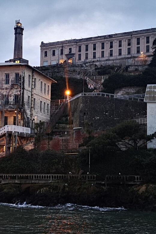San Francisco: Muir Woods, Sausalito, & Alcatraz Night Tour - Comfort and Practical Tips for a Chilly, Windy Evening