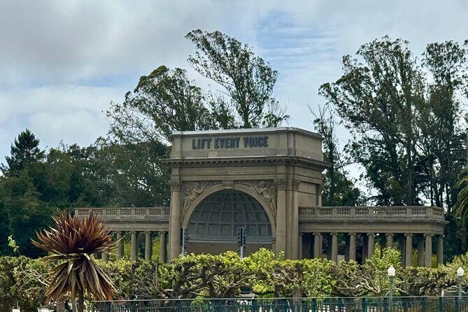 San Francisco Private City Tour in New EV Volkswagen Van - Latin district, then Alamo Square with Painted Lady house photos