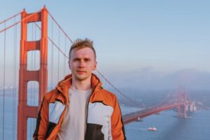San Francisco: Professional photoshoot at Golden Gate Bridge - How the photographer makes you look great (without the awkward part)