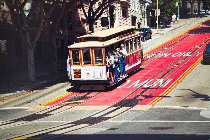 Self-Guided Cable Car City Tour in San Francisco - Union Square downtown time: shopping streets and a breather